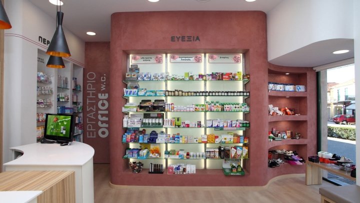 Zoi Borsinou 药房由 Lefteris Tsikandilakis 设计，莱夫卡达 – 希腊