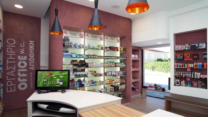 Zoi Borsinou 药房由 Lefteris Tsikandilakis 设计，莱夫卡达 – 希腊