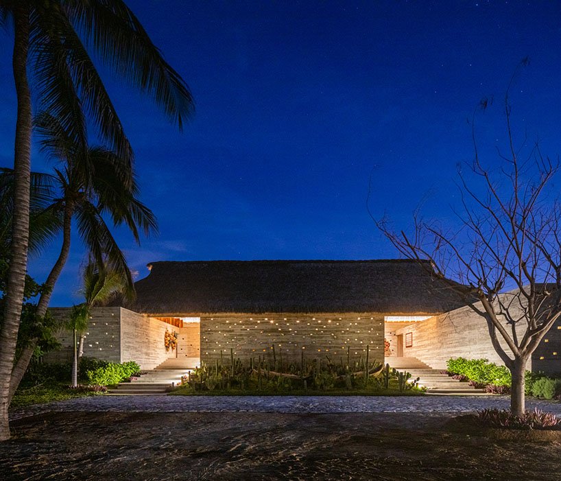 墨西哥度假屋的干棕榈树叶和当地木质屋顶