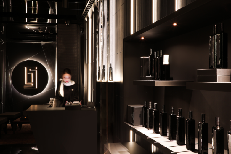Serge Lutens 首家亚洲概念店，由 centdegrés 设计