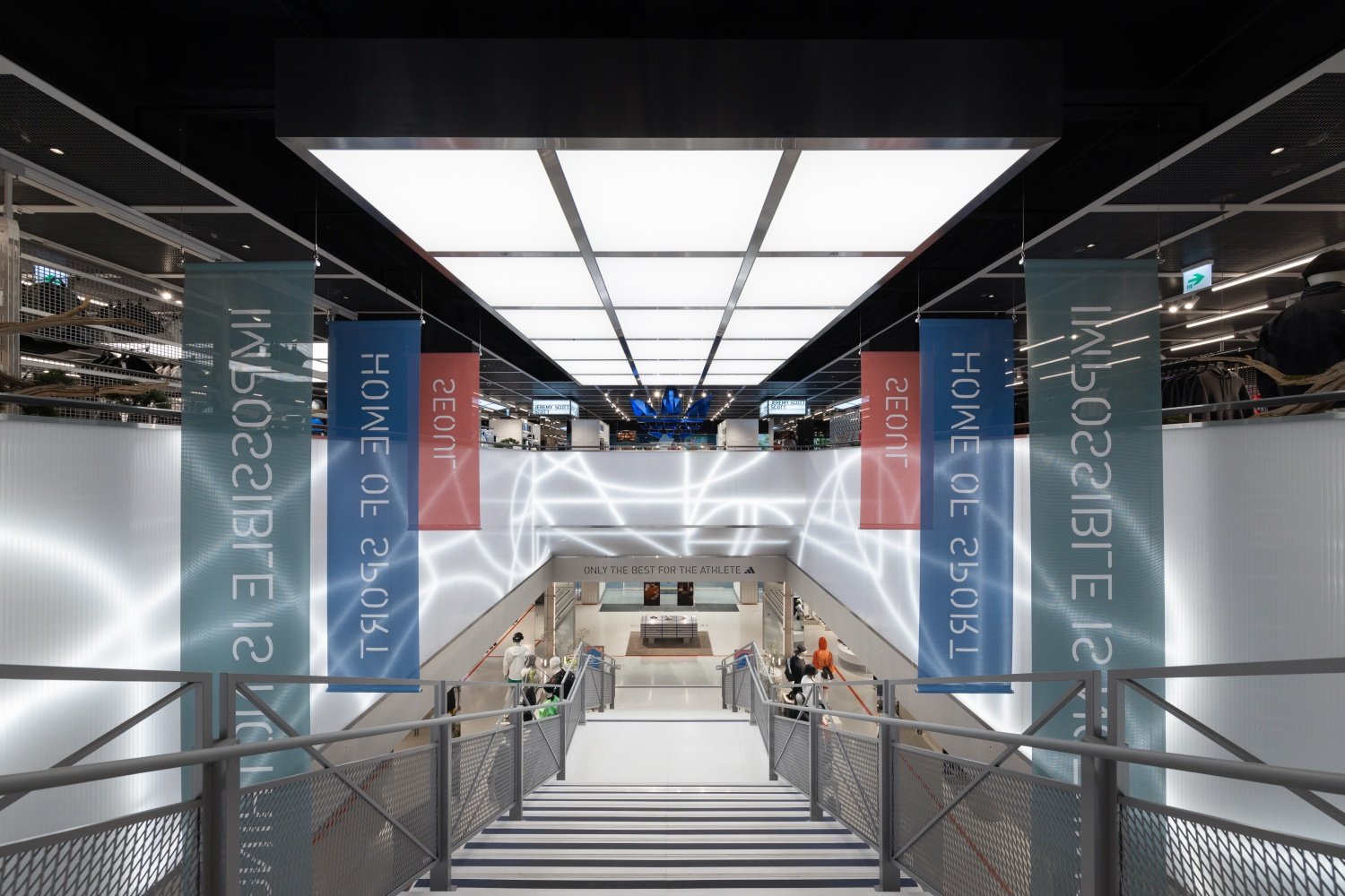 阿迪达斯旗舰店由 Various Associates 设计