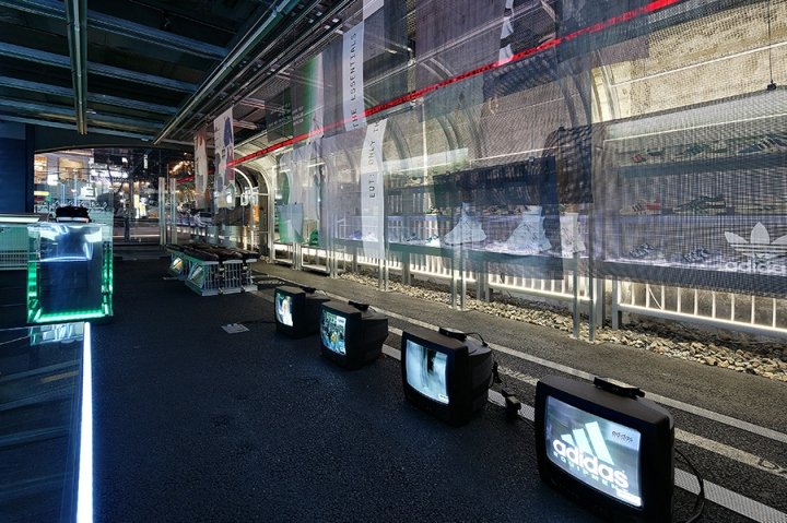 阿迪达斯广告活动“BASECAMP 107”，由 URBANTAINER 设计，韩国首尔