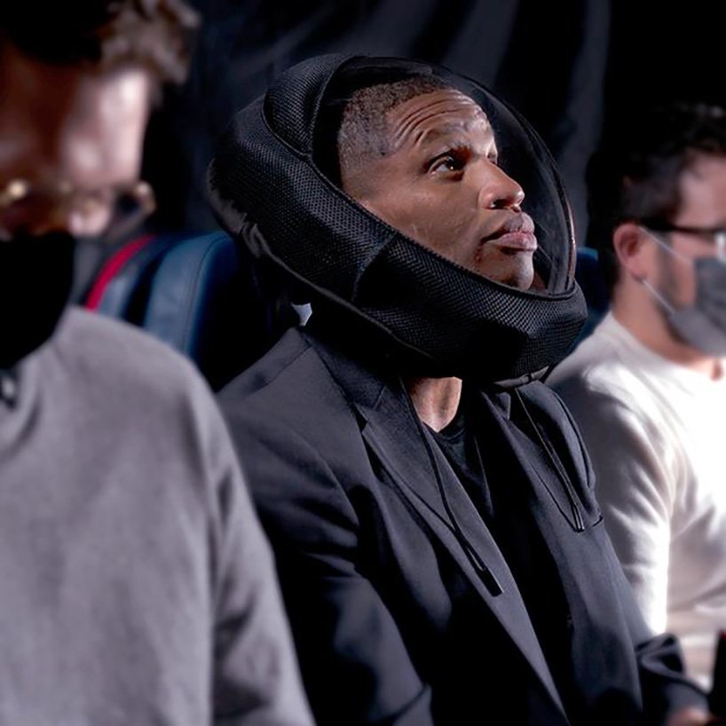 Air by MicroClimate 是一款配备 HEP​​A 过滤器和两个高功率风扇的头盔