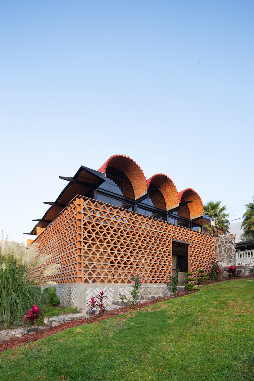 阿尔达纳·桑切斯建筑师事务所在墨西哥农村建成了砖砌多媒体中心 阿尔达纳·桑切斯建筑师事务所在墨西哥农村建成了砖砌多媒体中心