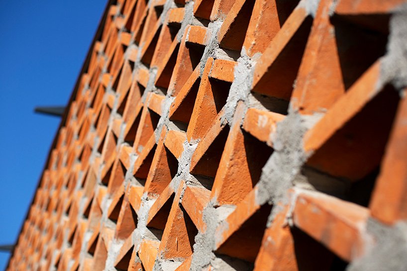 阿尔达纳·桑切斯建筑师事务所在墨西哥农村建成了砖砌多媒体中心 阿尔达纳·桑切斯建筑师事务所在墨西哥农村建成了砖砌多媒体中心