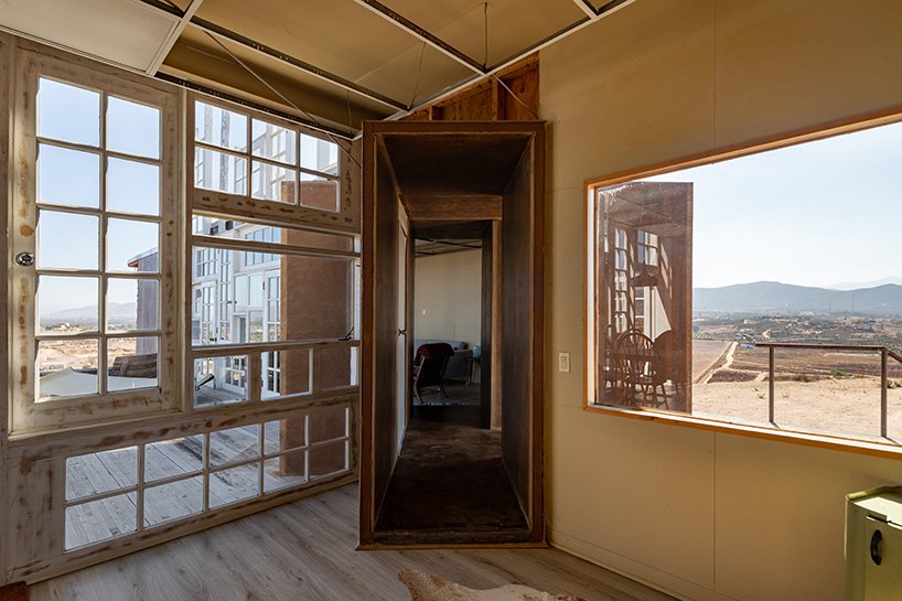 alejandro d'acosta 将 casa elias 建造为“观察和研究景观的站”