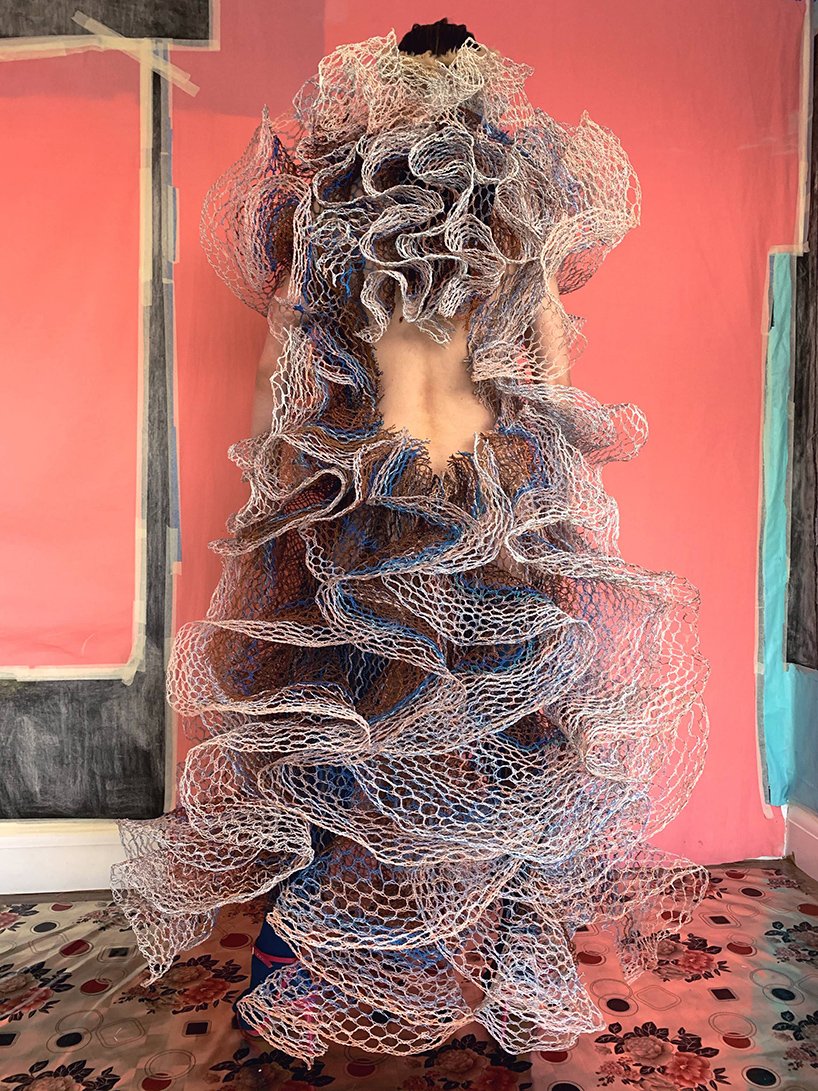 亚历山德拉·西帕 (alexandra sipa) 将废弃电线制作成精美连衣裙