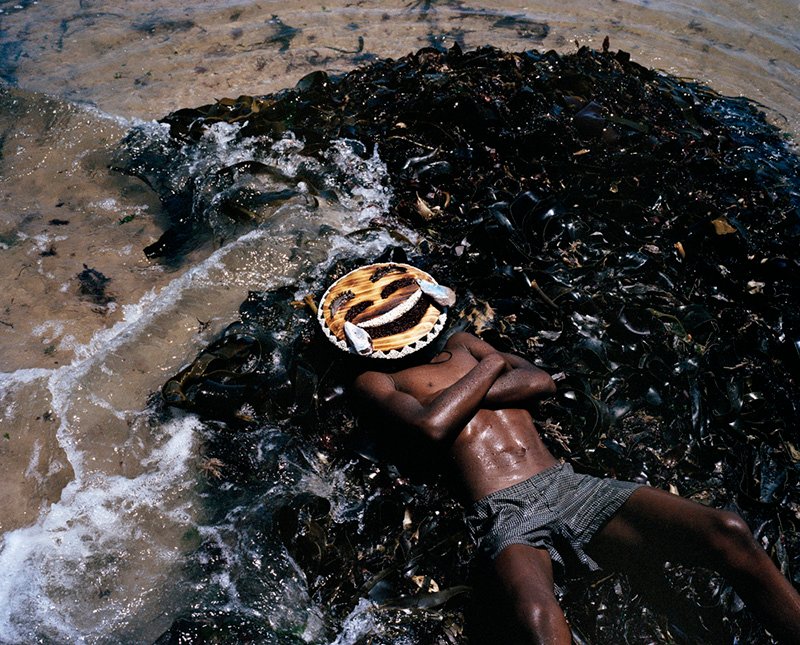 “amoji”描绘了非洲传统文化与现代文化之间的冲突