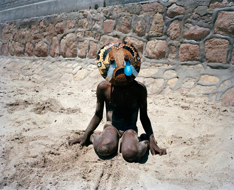 “amoji”描绘了非洲传统文化与现代文化之间的冲突