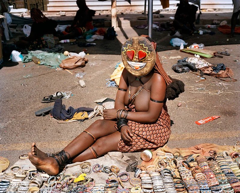 “amoji”描绘了非洲传统文化与现代文化之间的冲突