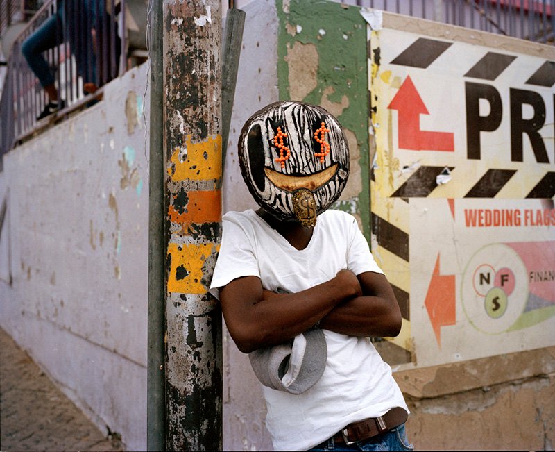 “amoji”描绘了非洲传统文化与现代文化之间的冲突