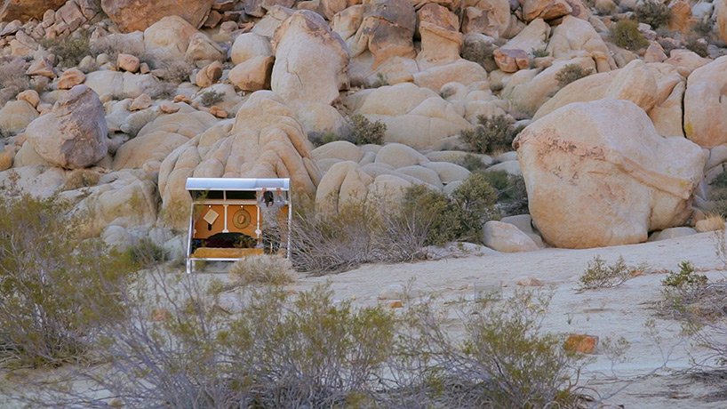 短片讲述了艺术家 andrea zittel 在实验性“马车车站营地”的生活