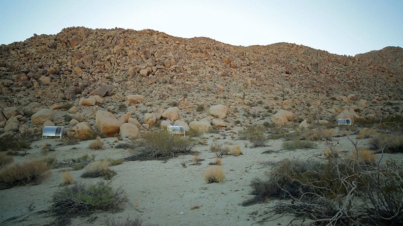 短片讲述了艺术家 andrea zittel 在实验性“马车车站营地”的生活