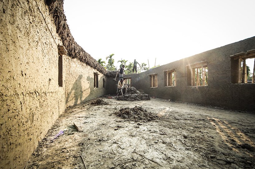 anna Heringer 的“anandaloy”是孟加拉国的泥竹社区中心