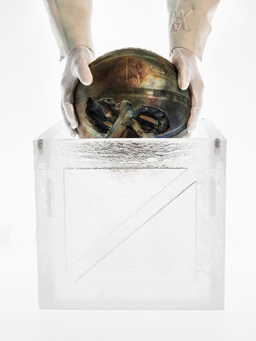 丹尼尔·阿沙姆 (Daniel Arsham) 讨论了弗里德曼·本达 (Friedman Benda) 的“对话中的设计”中建筑与时间的消解