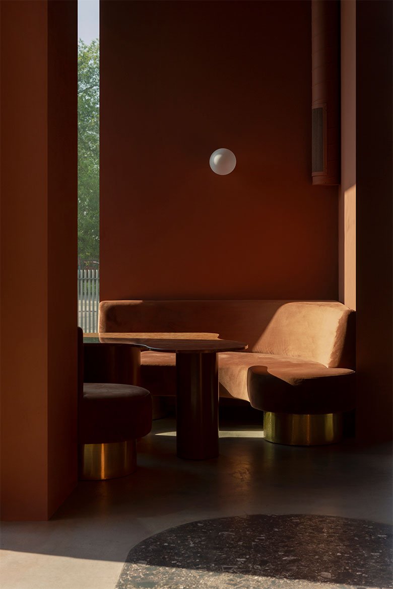 Vodniy、茶吧和商店