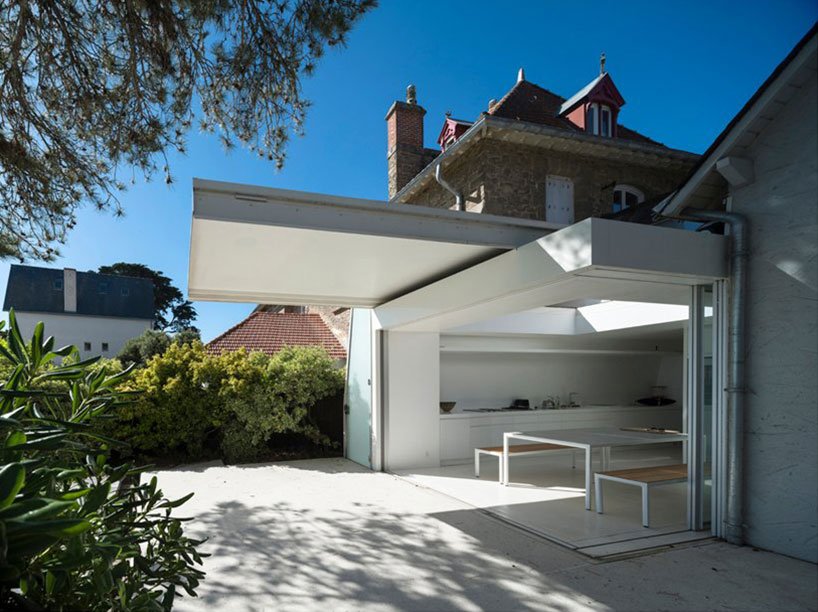 avignon-clouet 建筑事务所在法国建造带有可拆卸屋顶的避暑别墅