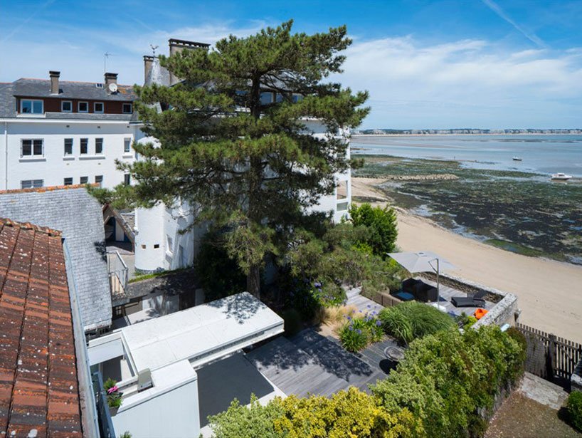 avignon-clouet 建筑事务所在法国建造带有可拆卸屋顶的避暑别墅