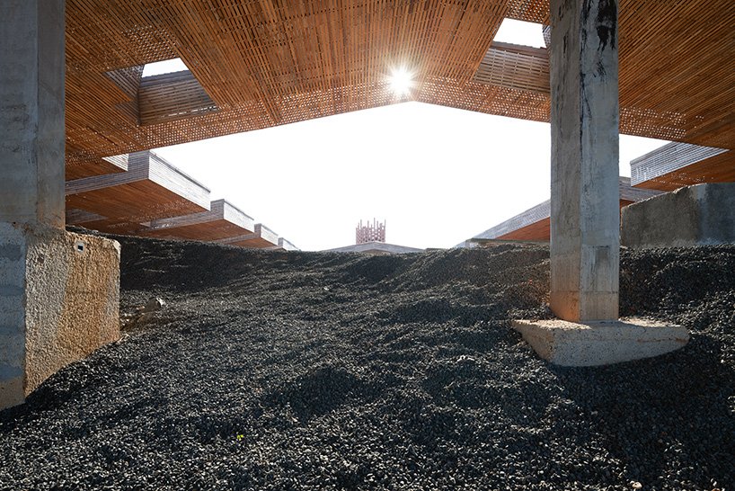 曼谷项目工作室为泰国大象和人类创建“文化庭院”