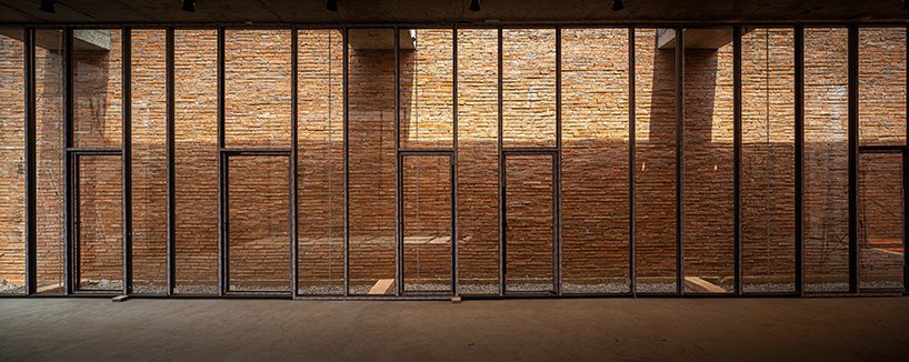 曼谷项目工作室用手工砖在泰国建造“大象博物馆”