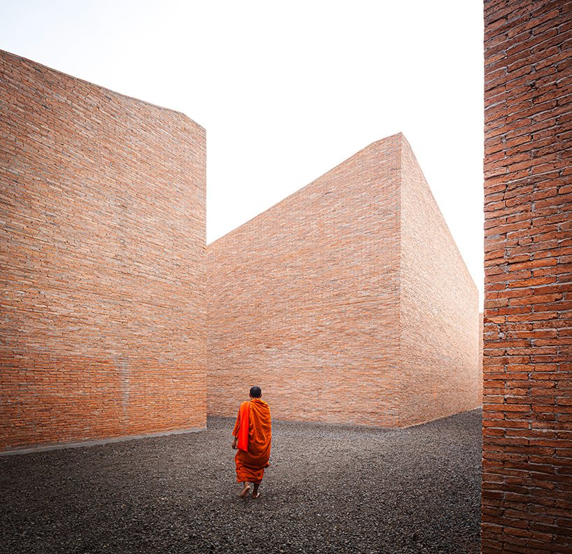 曼谷项目工作室用手工砖在泰国建造“大象博物馆”