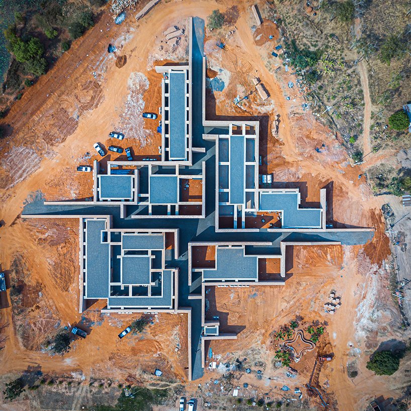 曼谷项目工作室用手工砖在泰国建造“大象博物馆”