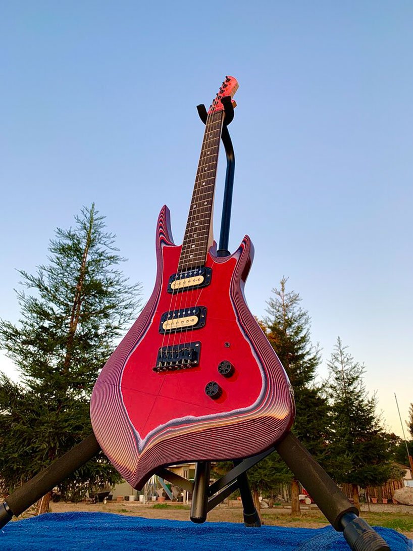 burls art 用纸、铅笔和喜马拉雅盐制作吉他