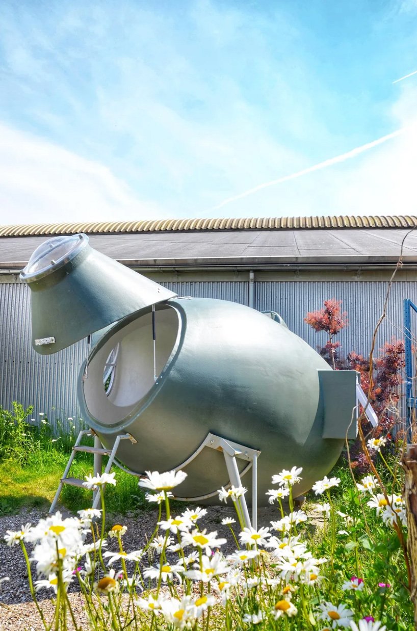 鹿特丹的文化露营地让您睡在由升级材料制成的奇特小屋中