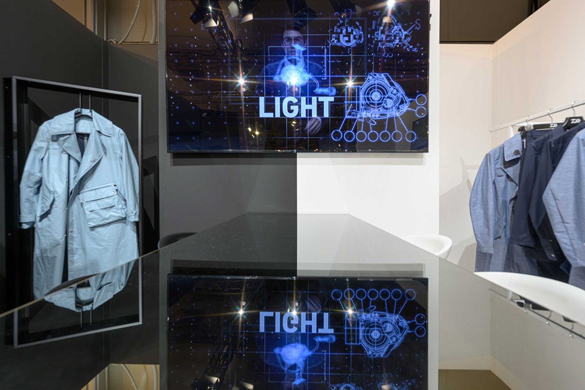 D-VEC 展览装置由 WEA / Pitti Uomo 96 / D-VEC Tokyo 设计，吸引异性