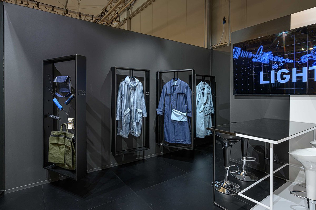 D-VEC 展览装置由 WEA / Pitti Uomo 96 / D-VEC Tokyo 设计，吸引异性