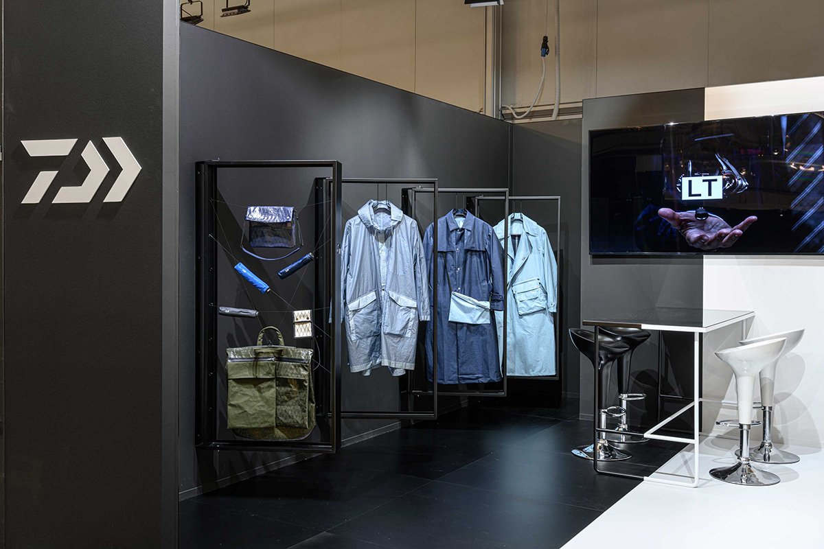 D-VEC 展览装置由 WEA / Pitti Uomo 96 / D-VEC Tokyo 设计，吸引异性