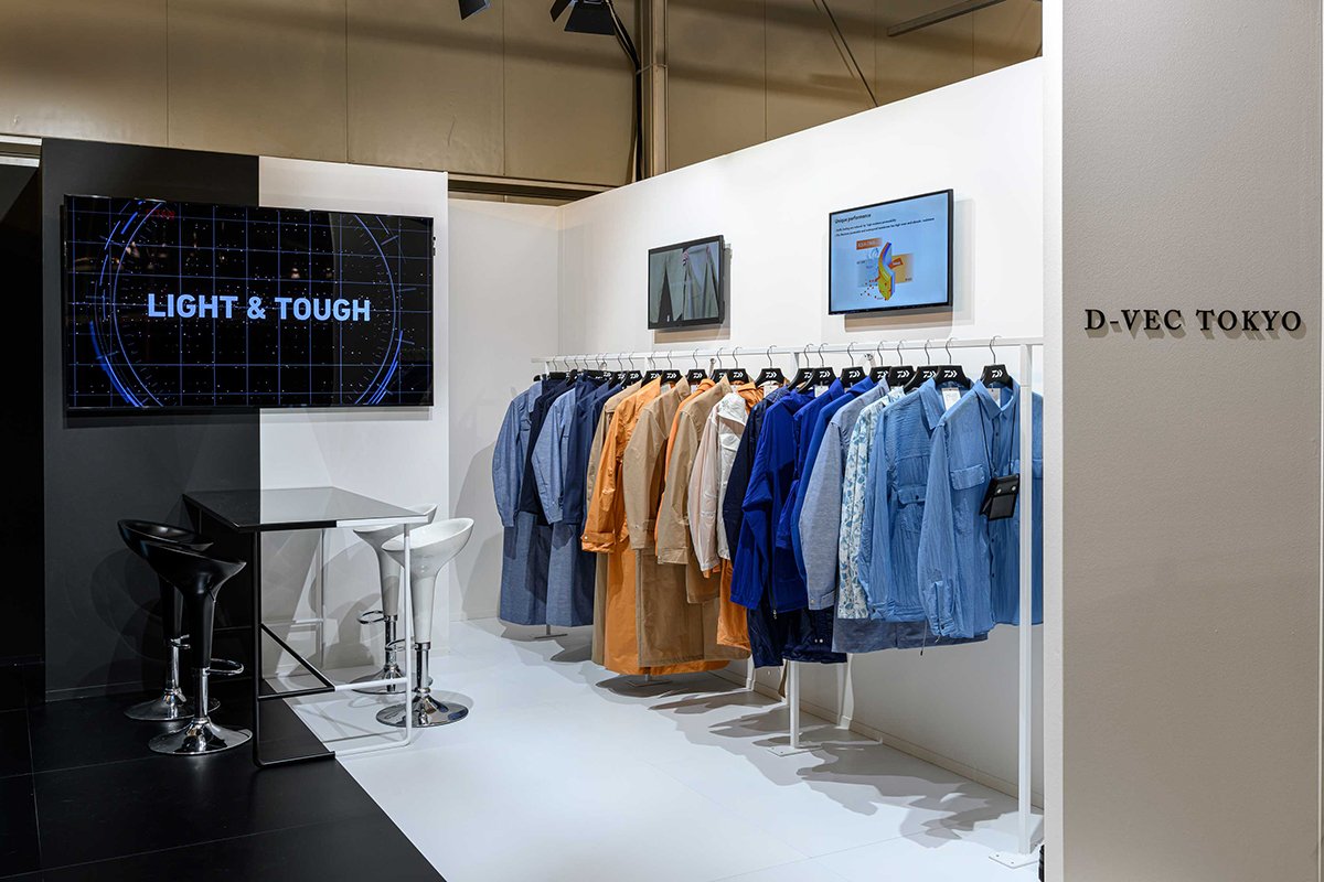 D-VEC 展览装置由 WEA / Pitti Uomo 96 / D-VEC Tokyo 设计，吸引异性