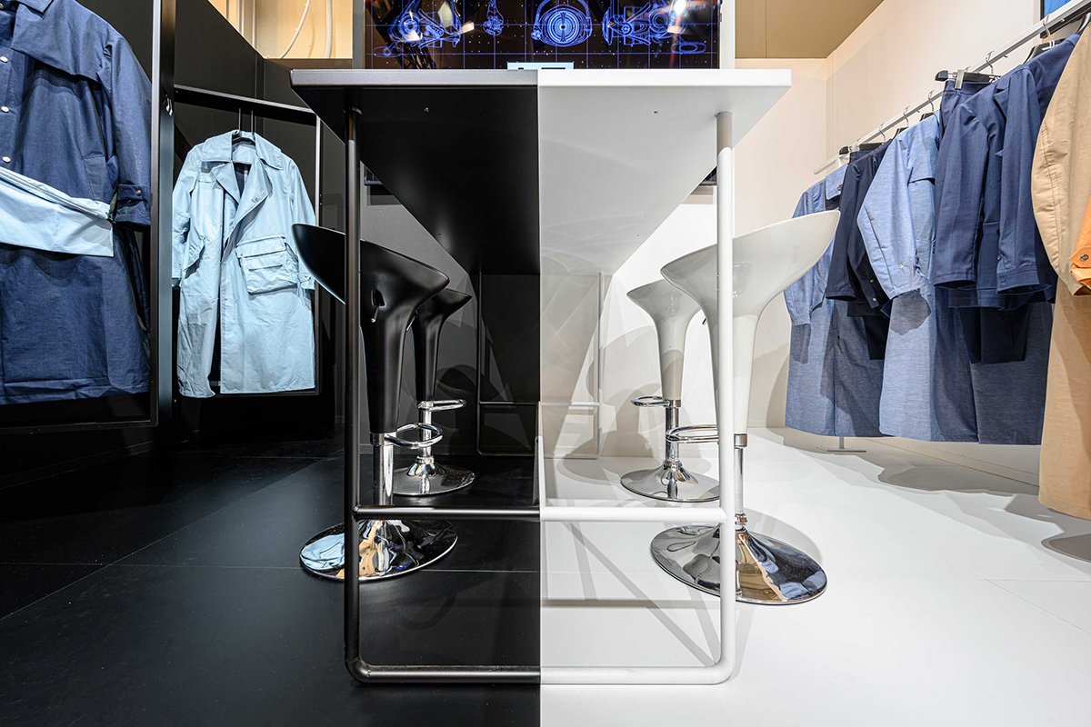 D-VEC 展览装置由 WEA / Pitti Uomo 96 / D-VEC Tokyo 设计，吸引异性