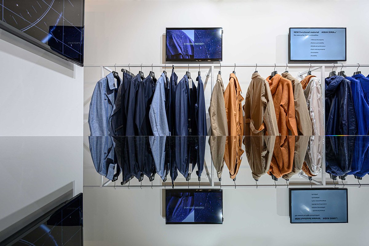 D-VEC 展览装置由 WEA / Pitti Uomo 96 / D-VEC Tokyo 设计，吸引异性