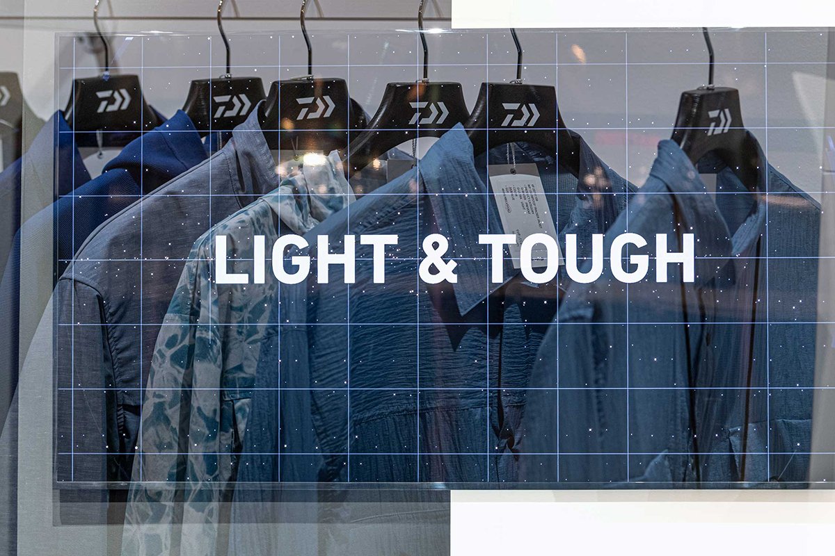 D-VEC 展览装置由 WEA / Pitti Uomo 96 / D-VEC Tokyo 设计，吸引异性