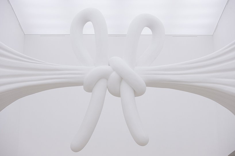 丹尼尔·阿沙姆 (Daniel Arsham) 讨论了弗里德曼·本达 (Friedman Benda) 的“对话中的设计”中建筑与时间的消解