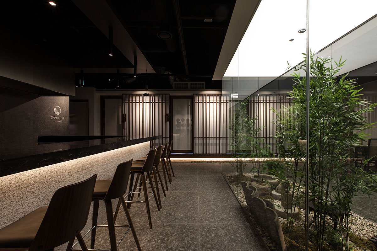 “餐桌上的韩国牛肉餐”内部