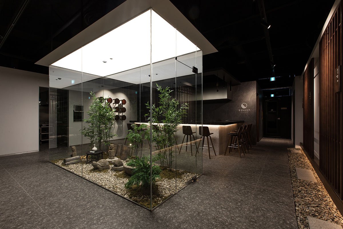 “餐桌上的韩国牛肉餐”内部