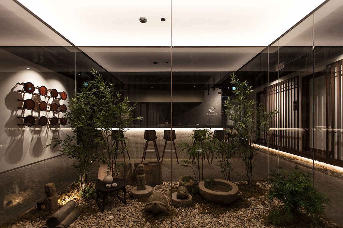 “餐桌上的韩国牛肉餐”内部