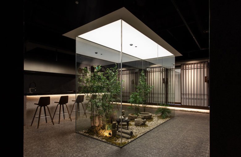 “餐桌上的韩国牛肉餐”内部