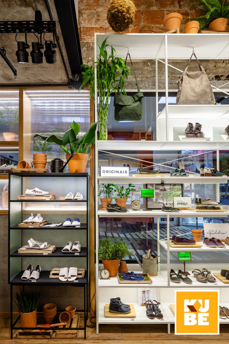 Outer Shoes Leblon 商店,由 Kube Arquitetura 设计,里约热内卢 – 巴西 Outer Shoes Leblon 商店,由 Kube Arquitetura 设计,里约热内卢 – 巴西