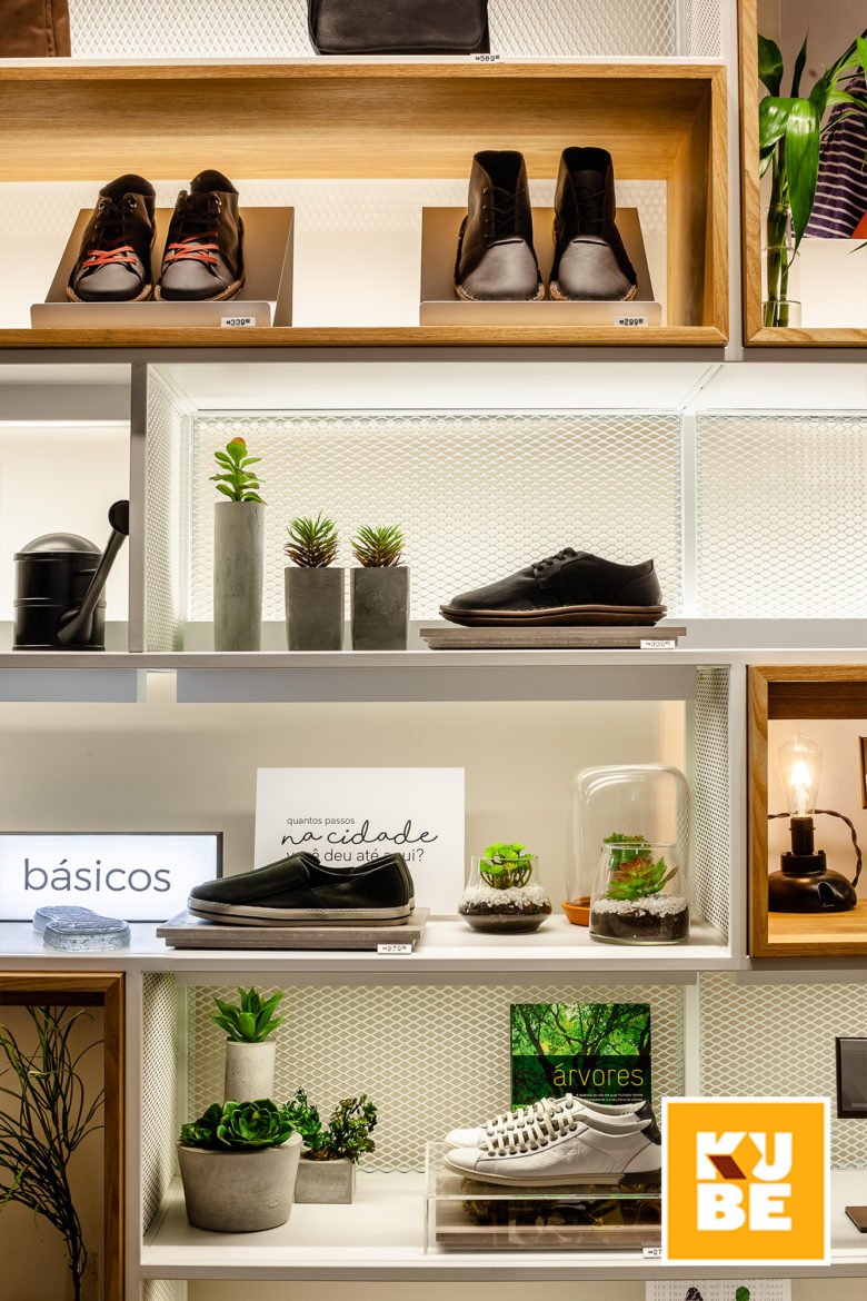 Outer Shoes Leblon 商店,由 Kube Arquitetura 设计,里约热内卢 – 巴西 Outer Shoes Leblon 商店,由 Kube Arquitetura 设计,里约热内卢 – 巴西