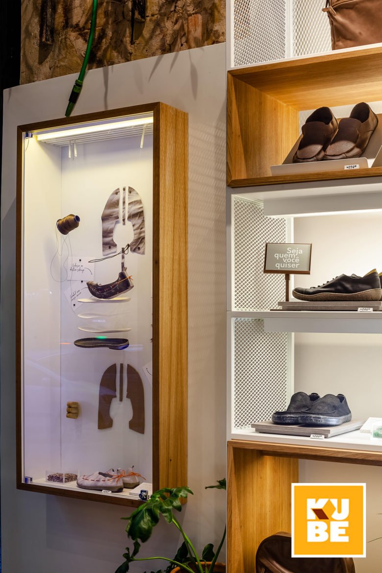 Outer Shoes Leblon 商店,由 Kube Arquitetura 设计,里约热内卢 – 巴西 Outer Shoes Leblon 商店,由 Kube Arquitetura 设计,里约热内卢 – 巴西