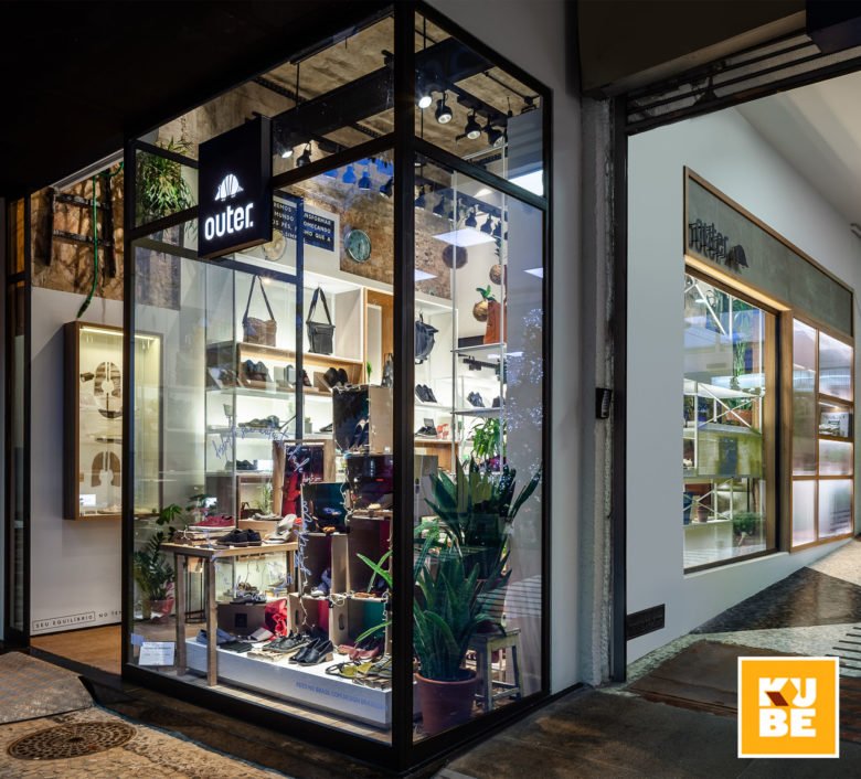 Outer Shoes Leblon 商店,由 Kube Arquitetura 设计,里约热内卢 – 巴西 Outer Shoes Leblon 商店,由 Kube Arquitetura 设计,里约热内卢 – 巴西