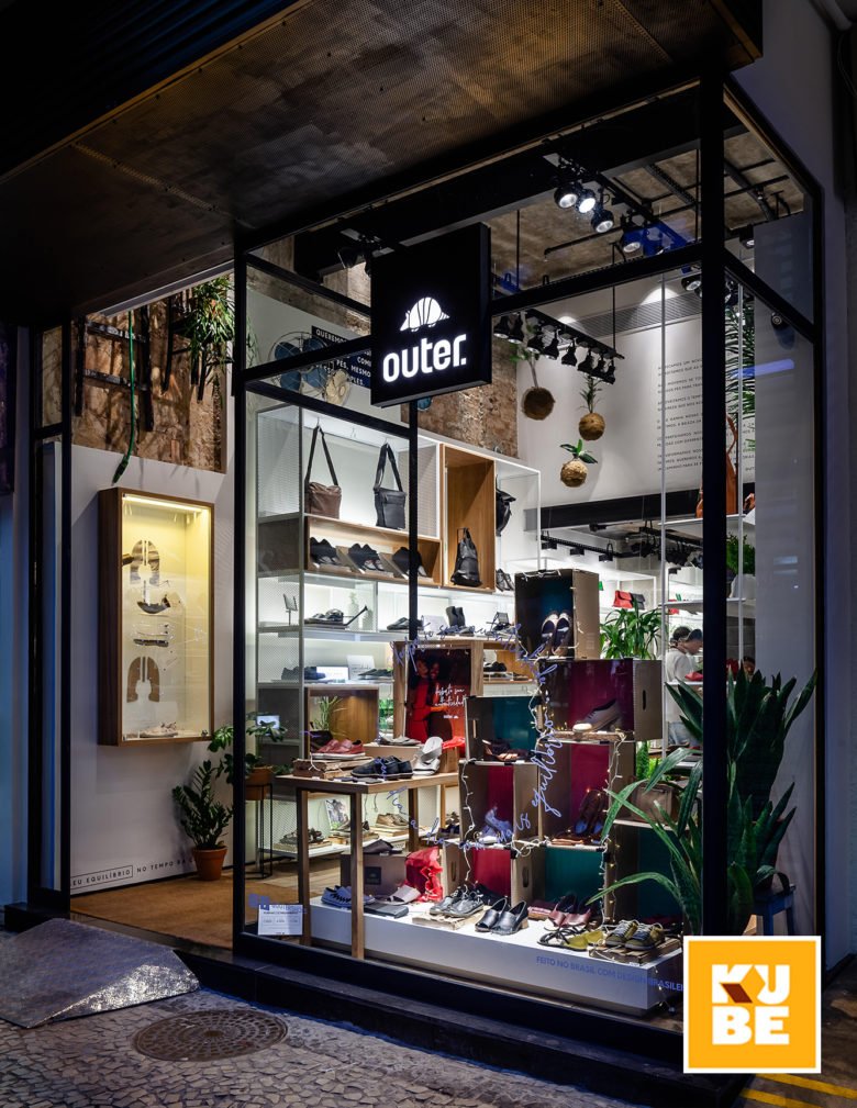 Outer Shoes Leblon 商店,由 Kube Arquitetura 设计,里约热内卢 – 巴西 Outer Shoes Leblon 商店,由 Kube Arquitetura 设计,里约热内卢 – 巴西