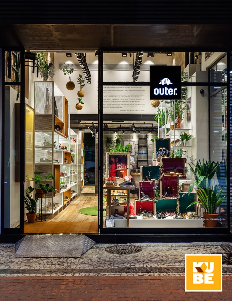 Outer Shoes Leblon 商店,由 Kube Arquitetura 设计,里约热内卢 – 巴西 Outer Shoes Leblon 商店,由 Kube Arquitetura 设计,里约热内卢 – 巴西