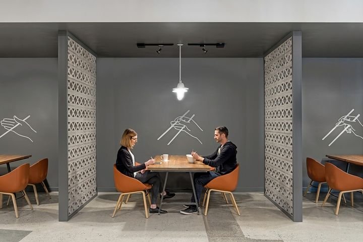 Gensler 设计的 eBay 办公室自助餐厅，圣何塞 – 加利福尼亚州