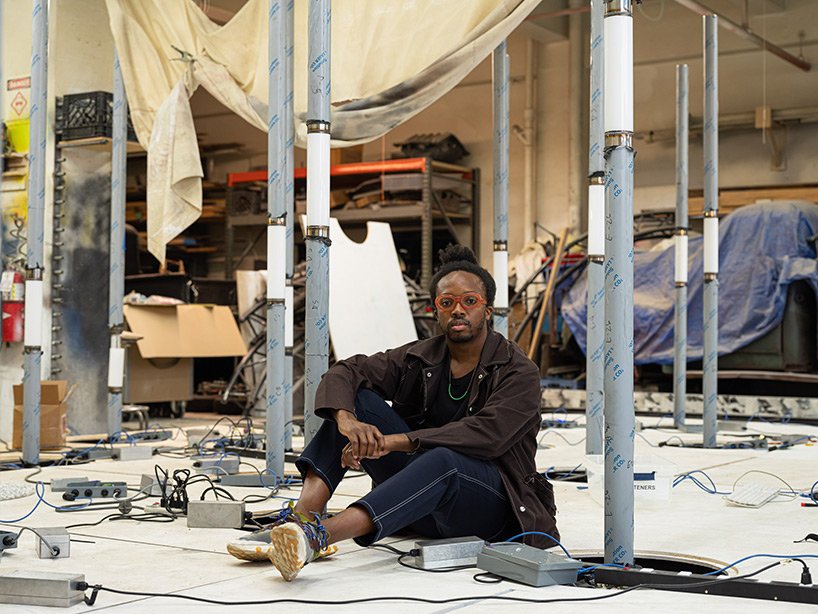 ekene ijeoma 用弗里德曼·本达的“对话中的设计”数据进行绘画和雕刻 ekene ijeoma 用弗里德曼·本达的“对话中的设计”数据进行绘画和雕刻