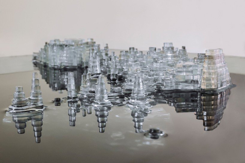 ekene ijeoma 用弗里德曼·本达的“对话中的设计”数据进行绘画和雕刻 ekene ijeoma 用弗里德曼·本达的“对话中的设计”数据进行绘画和雕刻