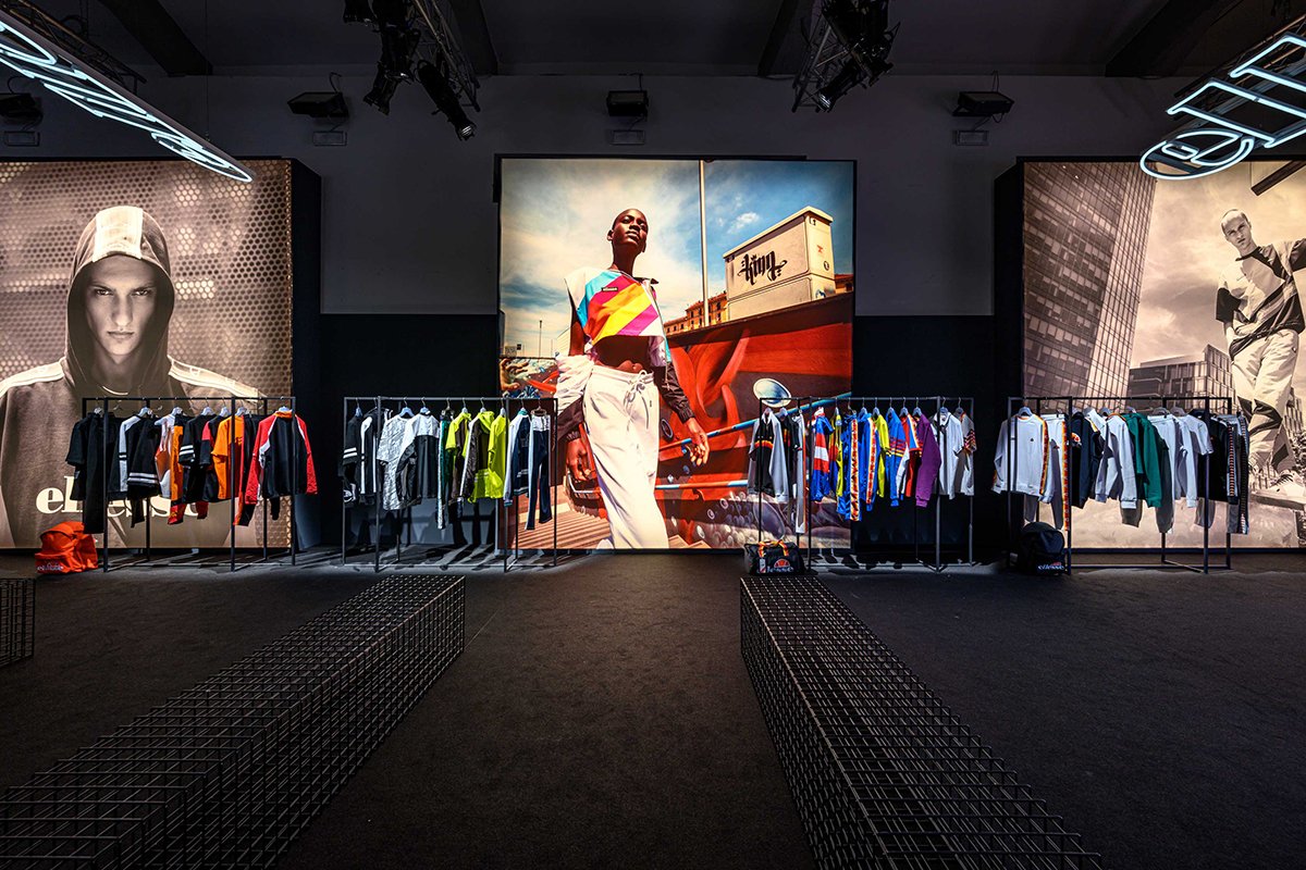 Ellesse 展览设计由 Wea / Pitti Uomo 96 / Ellesse 设计,城市苏醒了 Ellesse 展览设计由 Wea / Pitti Uomo 96 / Ellesse 设计,城市苏醒了